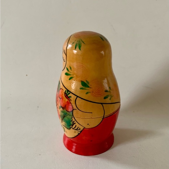 Vintage wooden hand carved Matroyshka nesting doll - Picture 7 of 11